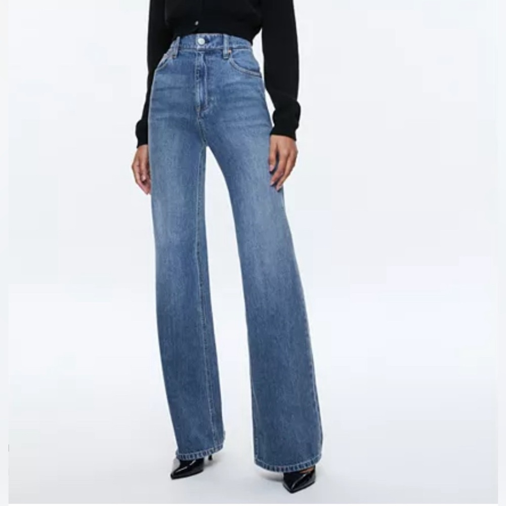 Alice and Olivia
Weezy High Rise Wide Leg Jeans in Avery Blue